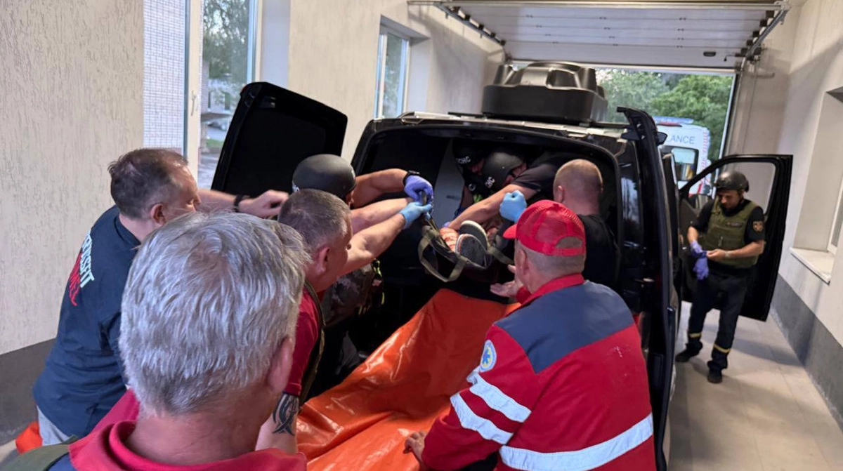 У Нікополі через російський обстріл поранені семеро людей, серед них …