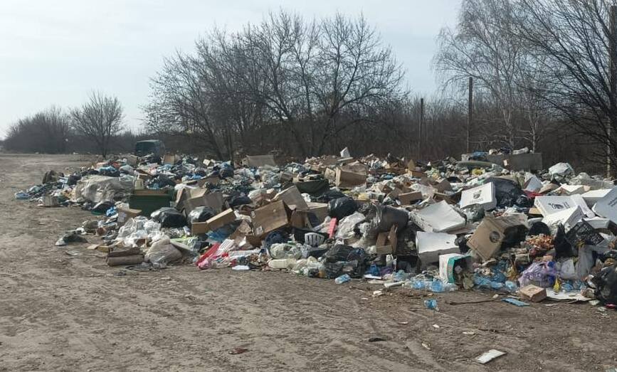 У Павлівській громаді ліквідували стихійне сміттєзвалище та встановили контейнери для …