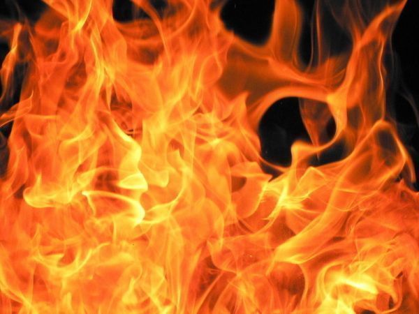 У Первомайську чоловік дістав опіки, рятуючи родину від пожежі