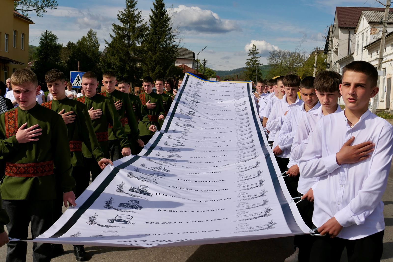 У Перегінській громаді відбулася церемонія підняття Прапора надії