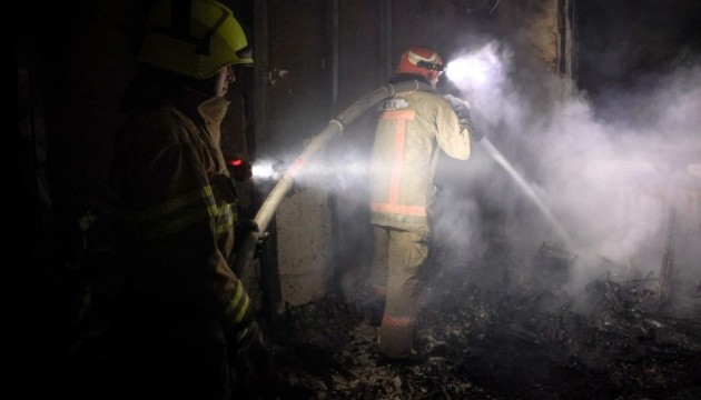 Війська РФ уночі вдарили по адмінбудівлі в Полтаві, виникла пожежа