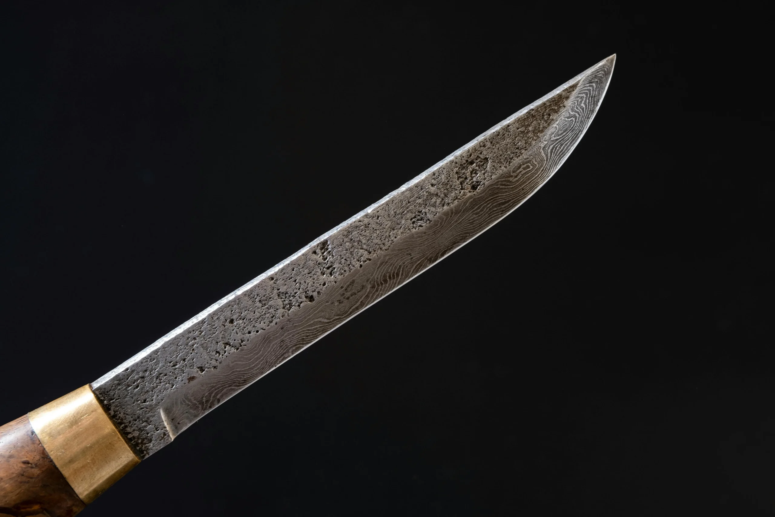 У Полтаві врятували чоловіка, якого знайомий поранив ножем