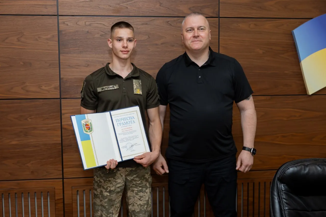 У Полтаві відзначили 17-річного юнака, який після російської атаки допомагав …