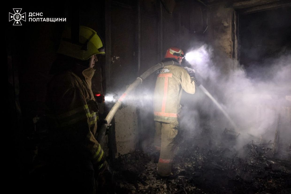 У Полтаві загасили пожежу після нічного російського обстрілу (фото)