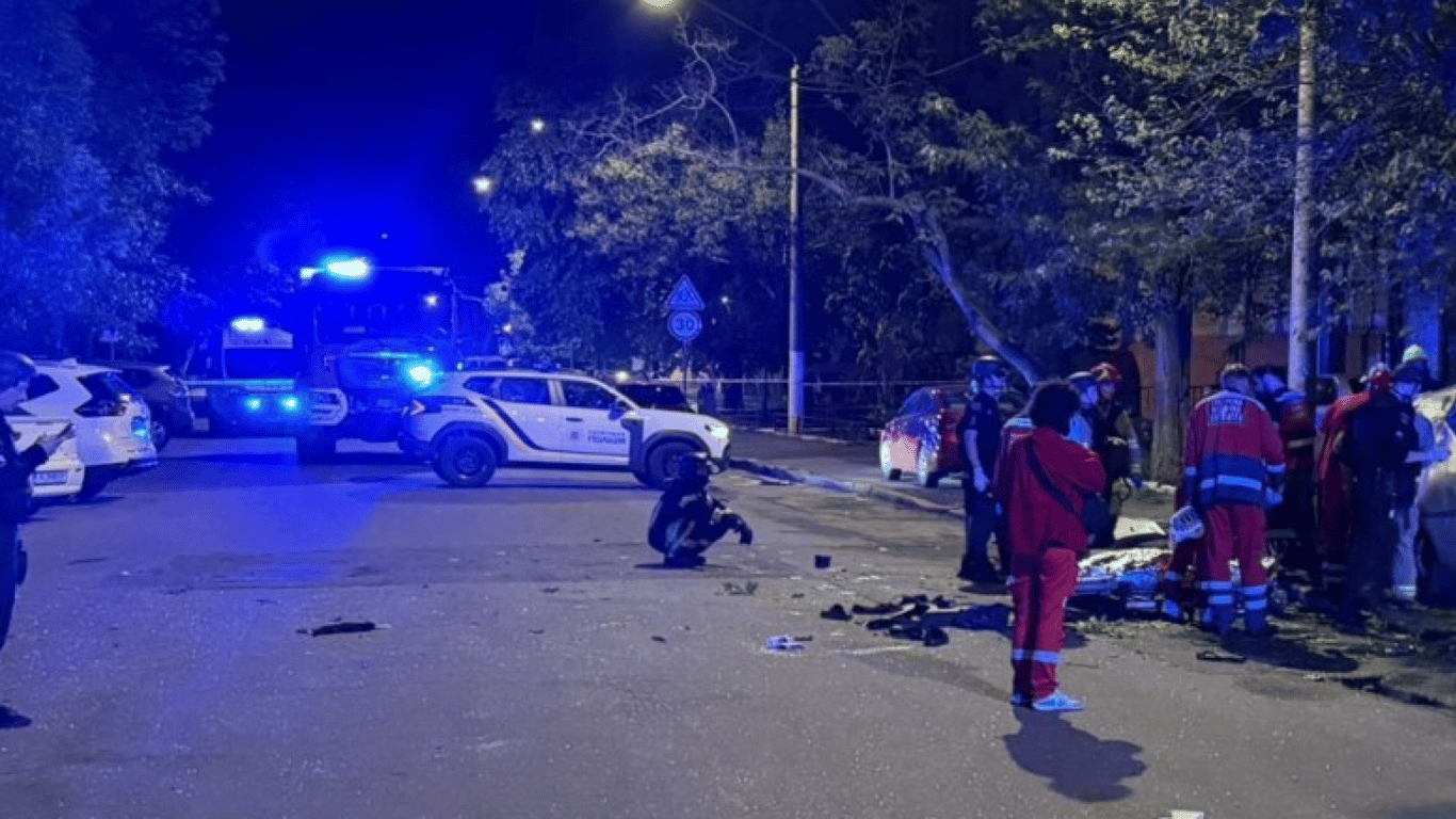 У Приморському районі Одеси підірвався автомобіль: є травмовані