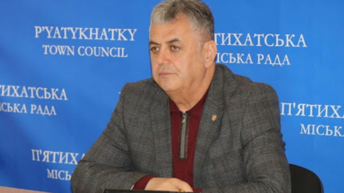 У П'ятихатках на Дніпропетровщині невідомий напав на мера Гілала Ісаєва: …