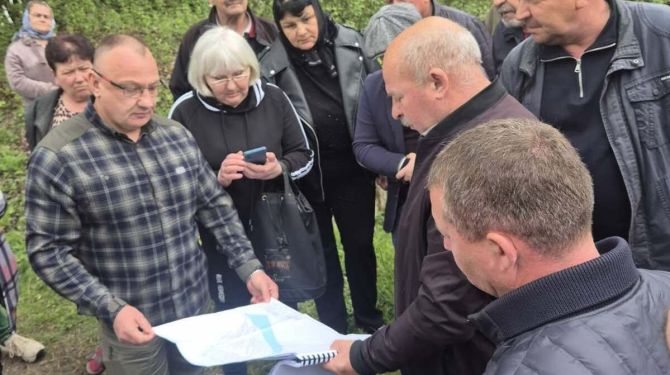 У Розтоках обговорили руйнування берегів Черемошу та захист біоресурсів