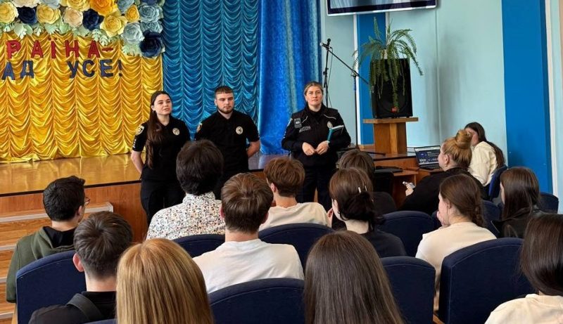 У Рівному ліцеїстам розповіли, як не стати жертвами онлайн-вербування