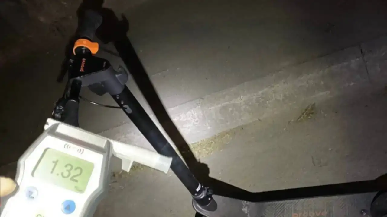 У Рівному поліцейські оштрафували нетверезу самокатчицю