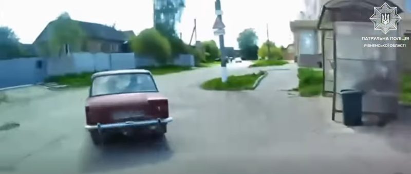 У Рівному 15-річний водій ВАЗу втікав від поліції (ВІДЕО)