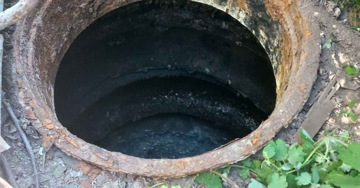 У Сабарові виявили незаконну вигрібну яму з автомобільних шин
