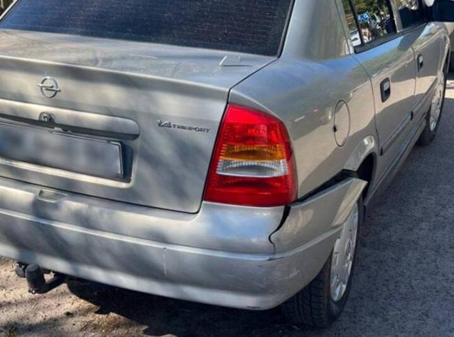 У Сарнах нетверезий водій в`їхав у припарковане авто й утік