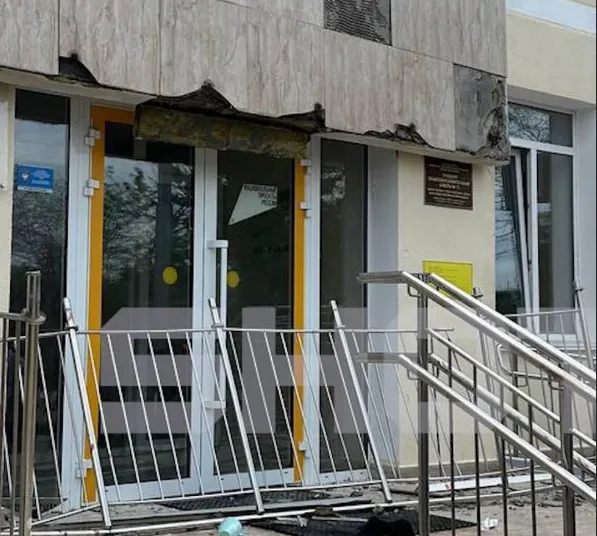 У Севастополі обвалився балкон у школі, троє дітей у тяжкому …