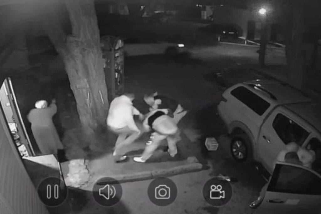 У Синельниківському районі невідомі відкрили вогонь і викрали чоловіка