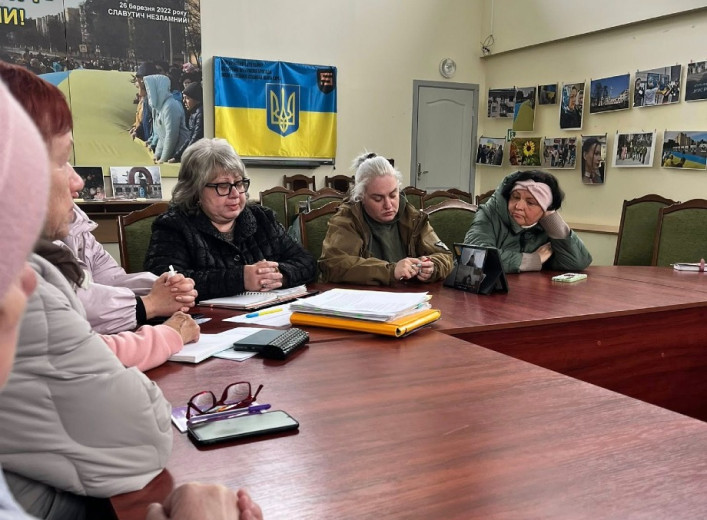 У Славутичі родини зниклих безвісти зустрілися з представниками Червоного Хреста