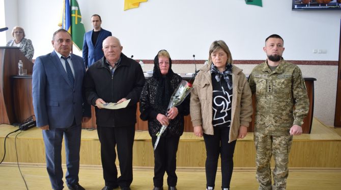 У Сокирянах відбулася церемонія вручення бойових нагород родинам полеглих Героїв