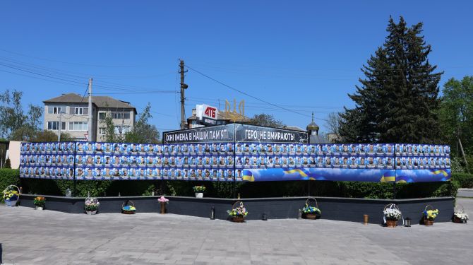 У Сокирянах оновили меморіальну експозицію на честь загиблих захисників громади