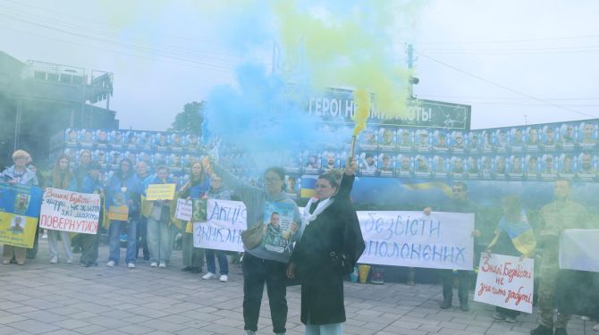 У Сокирянах рідні зниклих безвісти і полонених вийшли на акцію …