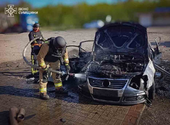 У Степанівській громаді ворожий безпілотник поцілив у машину, поки водій …