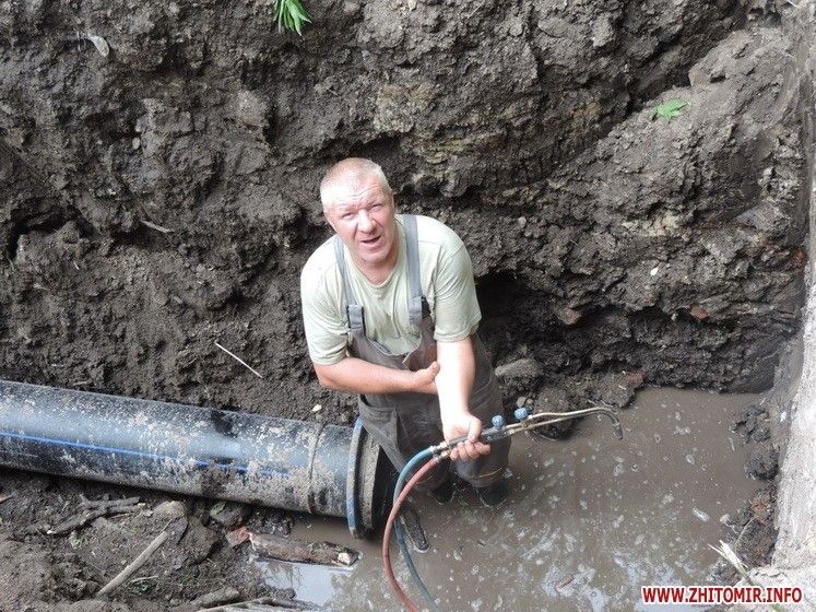 У Сумах через комунальну аварію відключили водопостачання двома вулицями