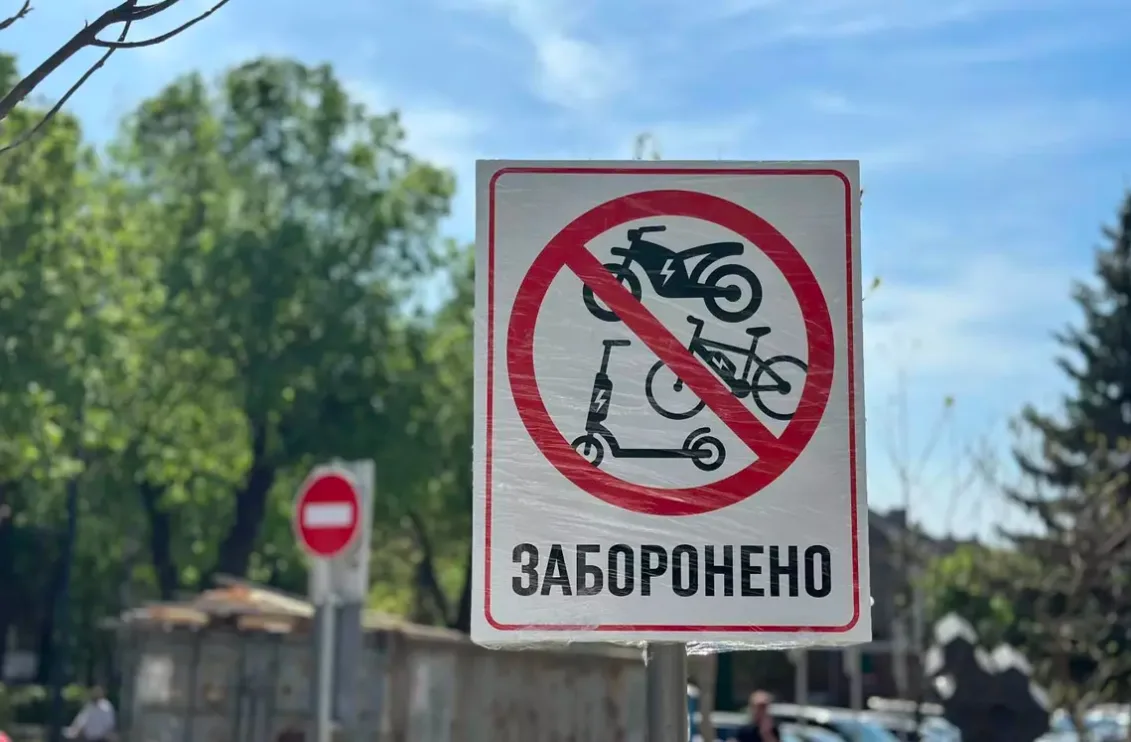 У Тернополі встановили знаки, які забороняють рух електросамокатів та скутерів