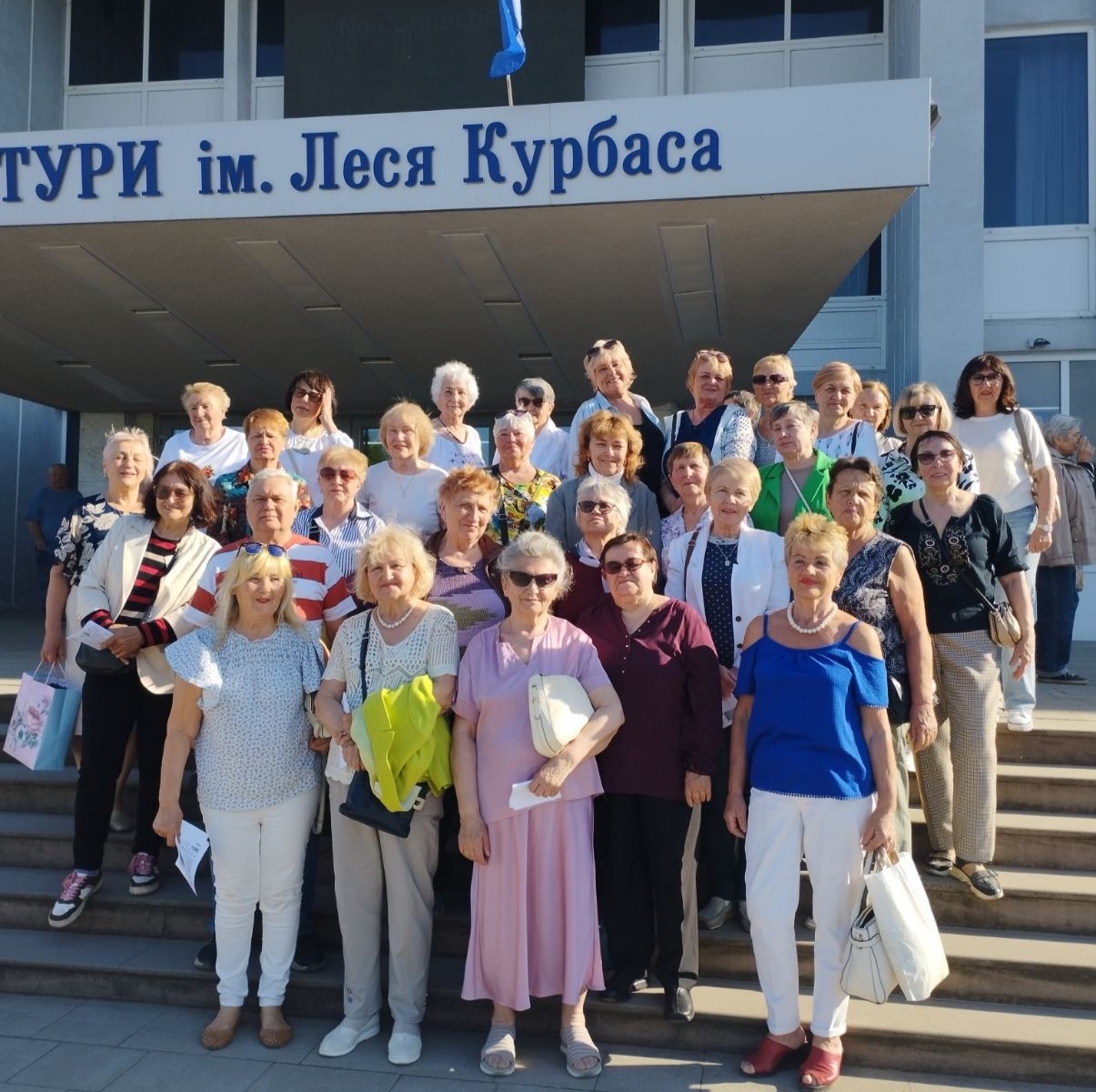 У Тернополі люди похилого віку та сім’ї Героїв відвідали виставу …