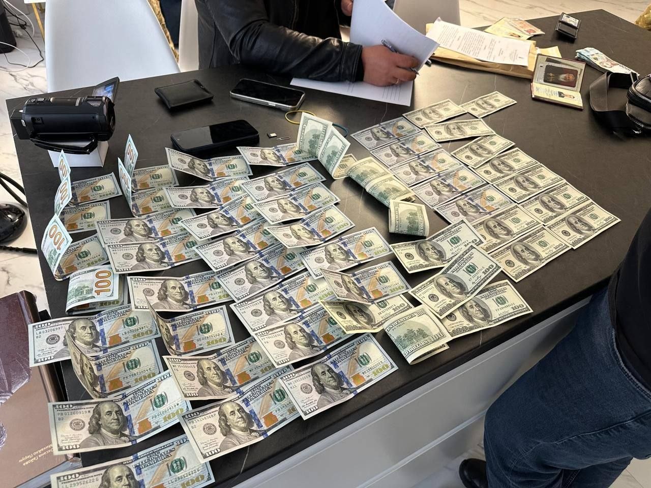 У Тернополі на хабарі затримали топпосадовця поліції