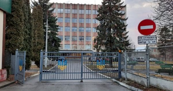 У Тернополі 46-річний чоловік застрелився у вбиральні ТЦК