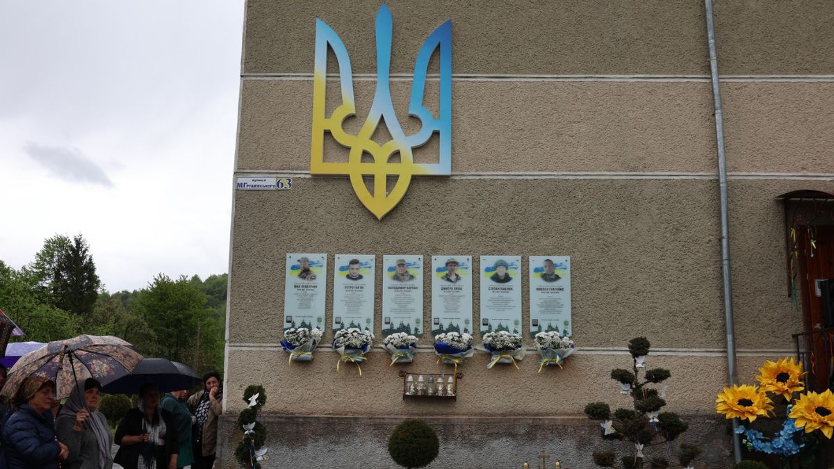У Тисові відкрили меморіальні дошки на честь полеглих захисників Степана …