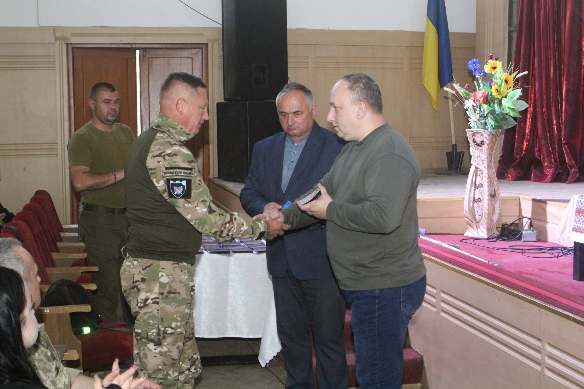 У Тлумачі відбувся захід «Нескорені серця», присвячений українським Захисникам і …