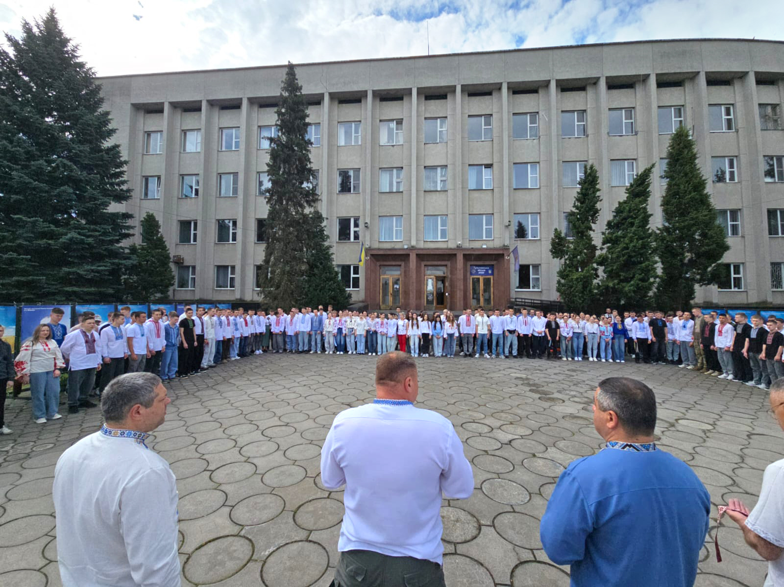 У Тульчині в День вишиванки провели акцію “Вишита стрічка пам’яті”