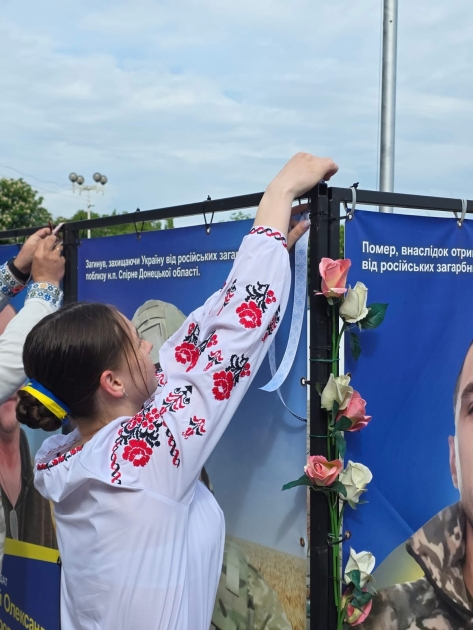 У Тульчині провели акцію «Вишита стрічка пам’яті» на честь полеглих …