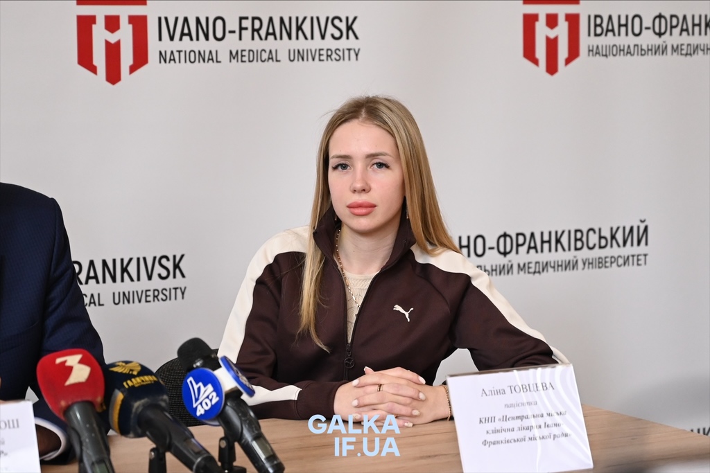 У Франківськупровели складну операцію пацієнтці з рідкісним синдромом «Лускунчика»