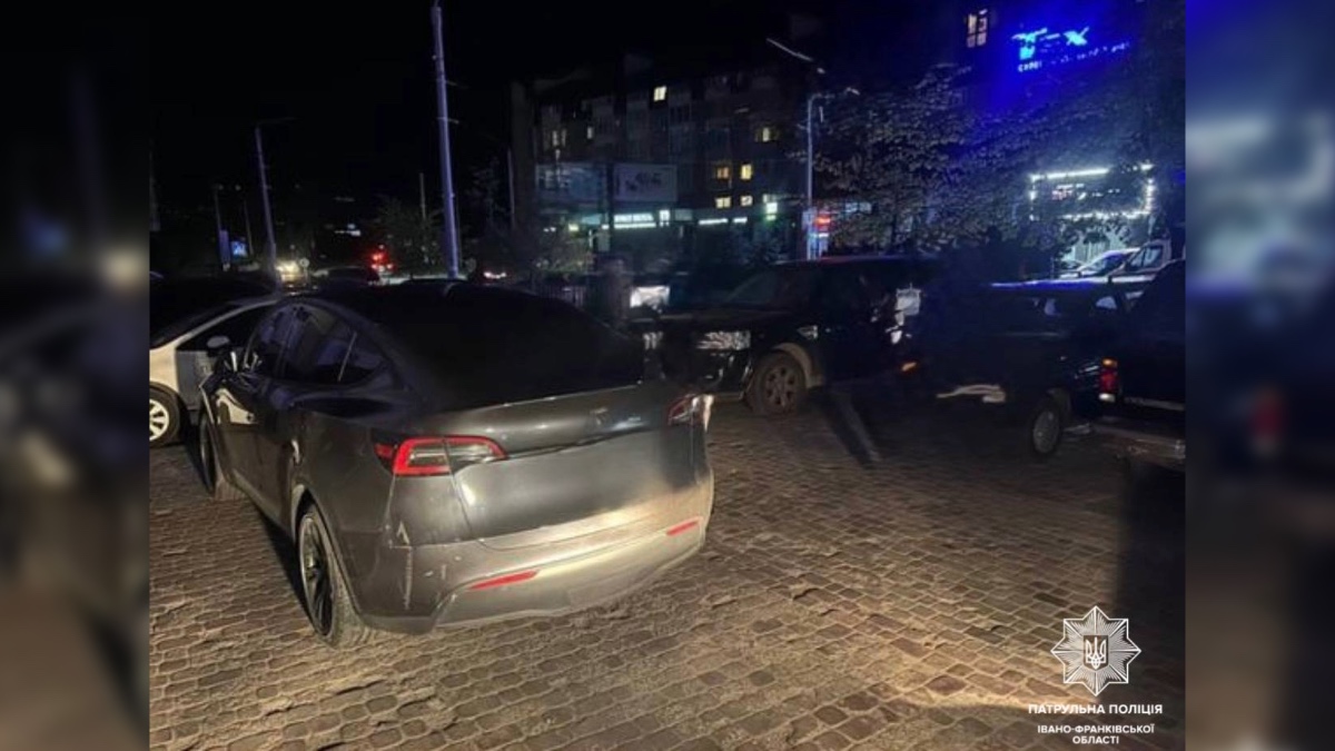 У Франківську затримали п’яного за кермом Tesla