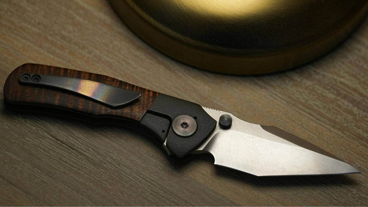 У Франківську на вулиці Вовчинецькій затримали чоловіка з ймовірним ножем