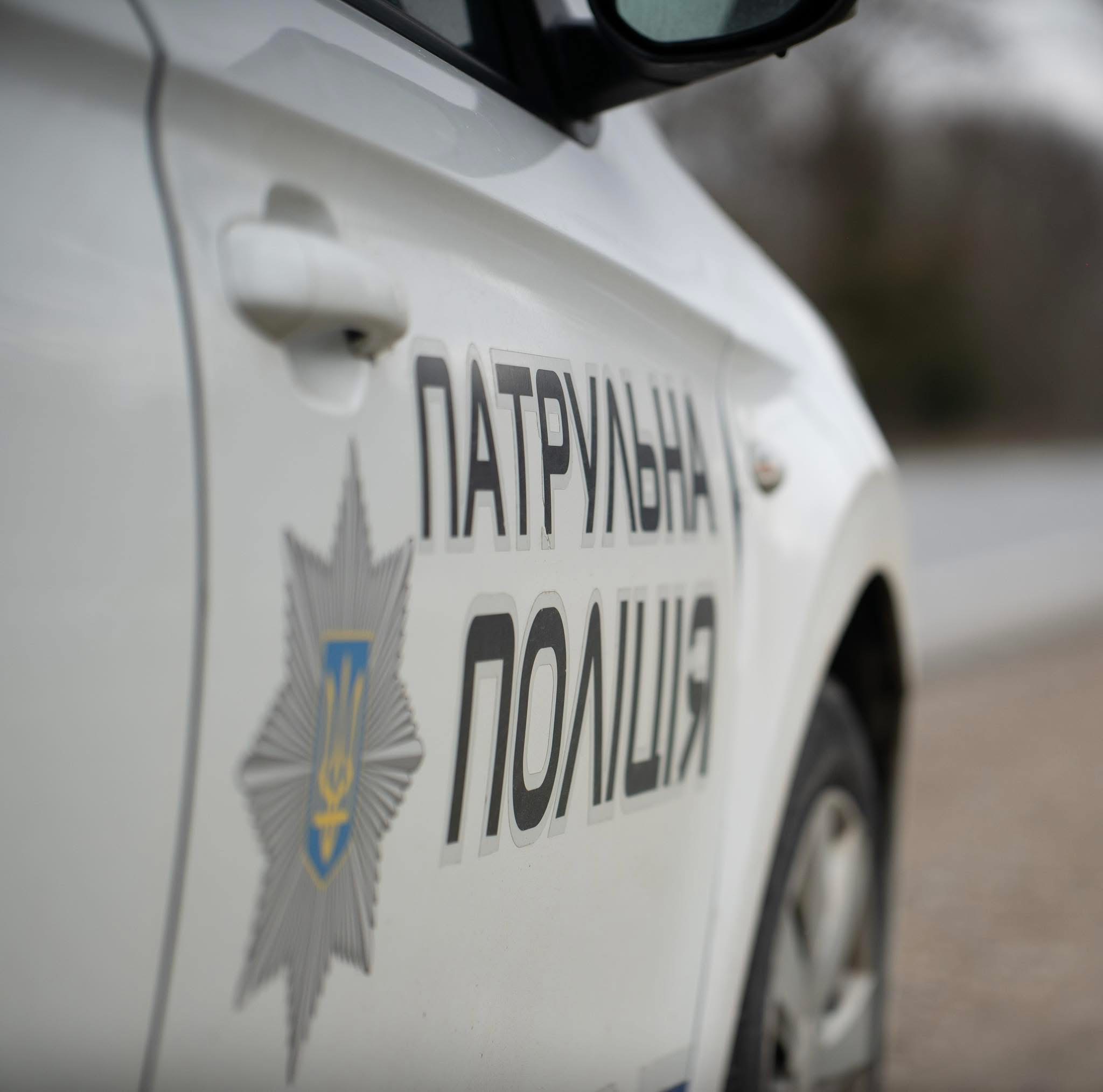 У Франківську патрульні оформили адмінпротокол на водія, який порушив комендантську …