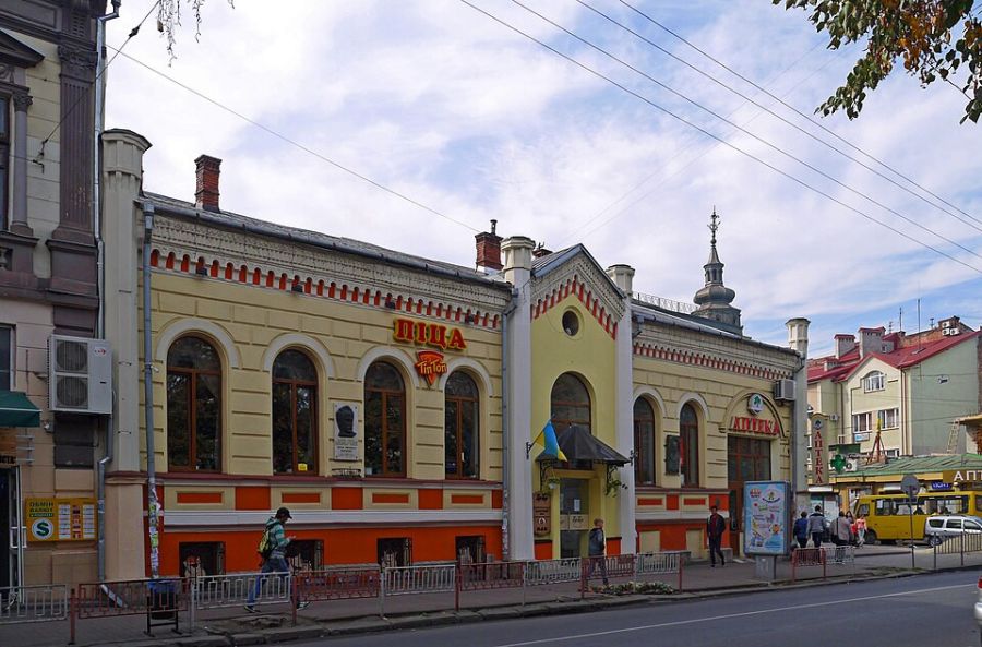 У Франківську прокуратура зобов’язує сімох власників врятувати аварійну пам’ятку, де …
