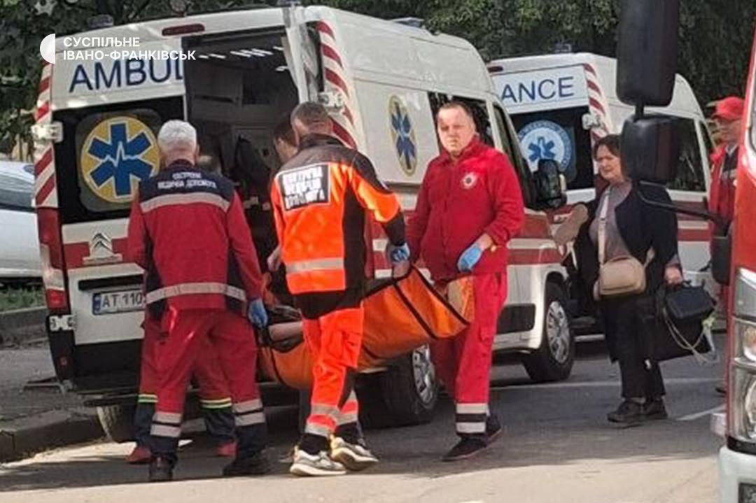 У Франківську після удару по будинку троє поранених