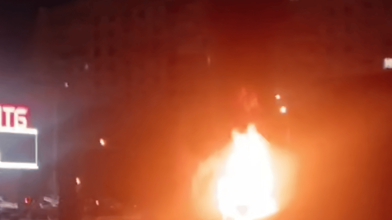 У Харкові біля супермаркету пролунав вибух: є постраждалий