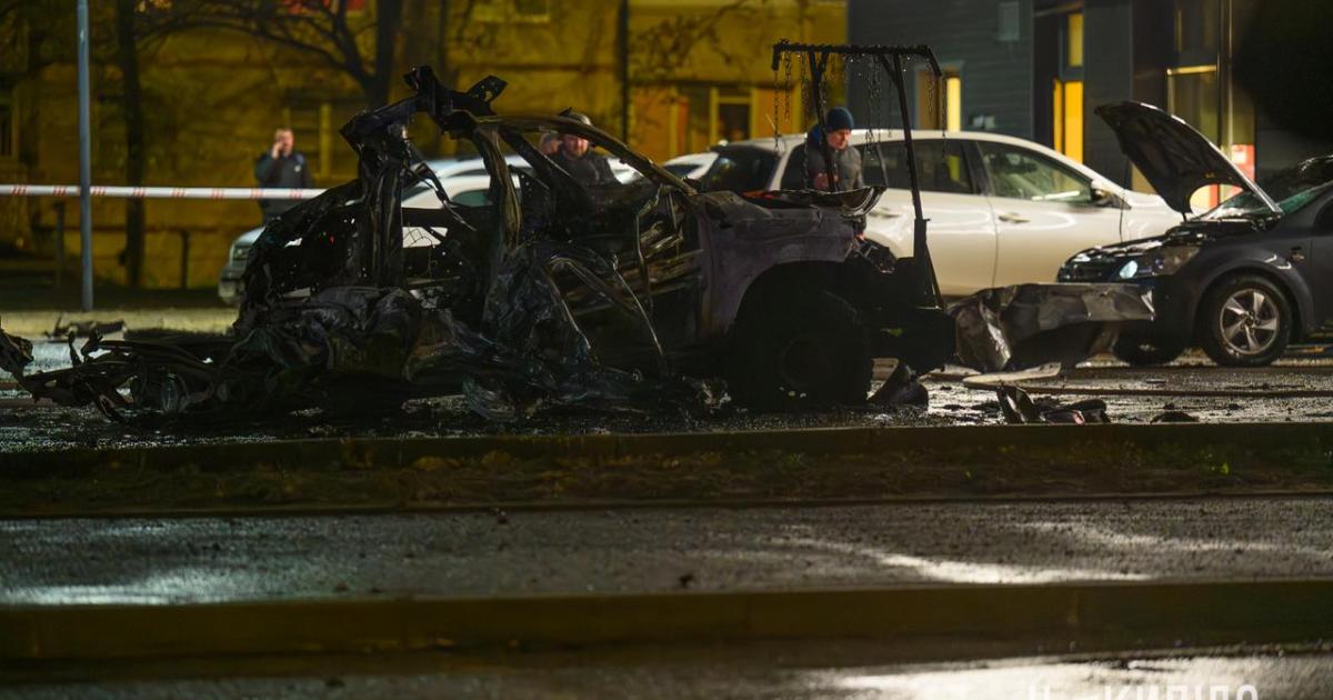 У Харкові вибухнув військовий позашляховик