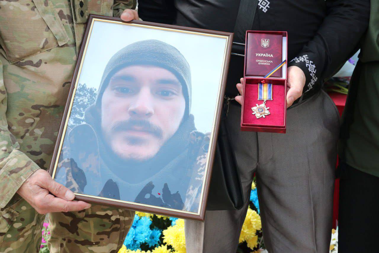У Харкові встановили меморіальні дошки загиблим випускникам шкіл