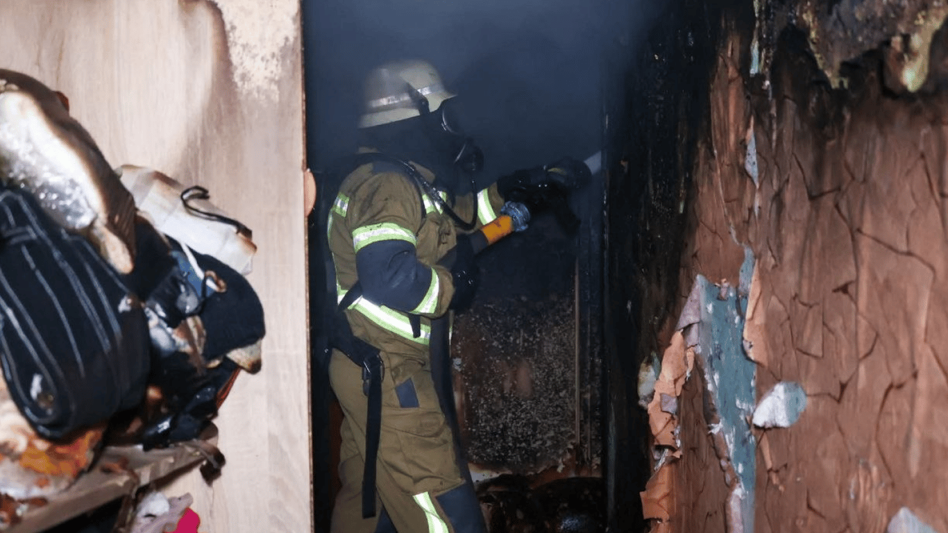 У Харкові з палаючої квартири врятували трьох дітей