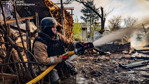 Рятувальники показали наслідки атаки російського БПЛА у Харкові
