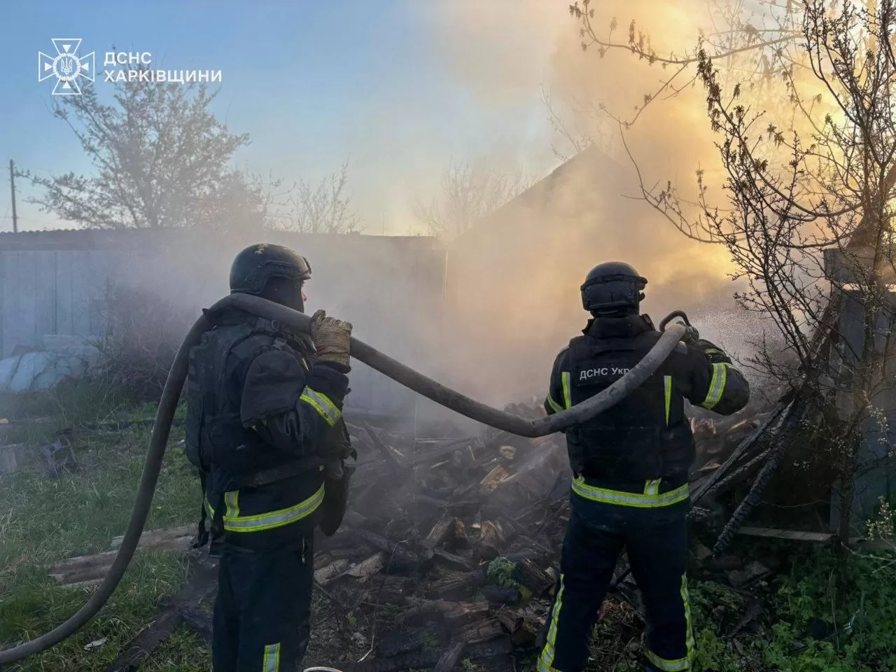 У Харкові після удару “шахеда” горить будинок, є постраждалі