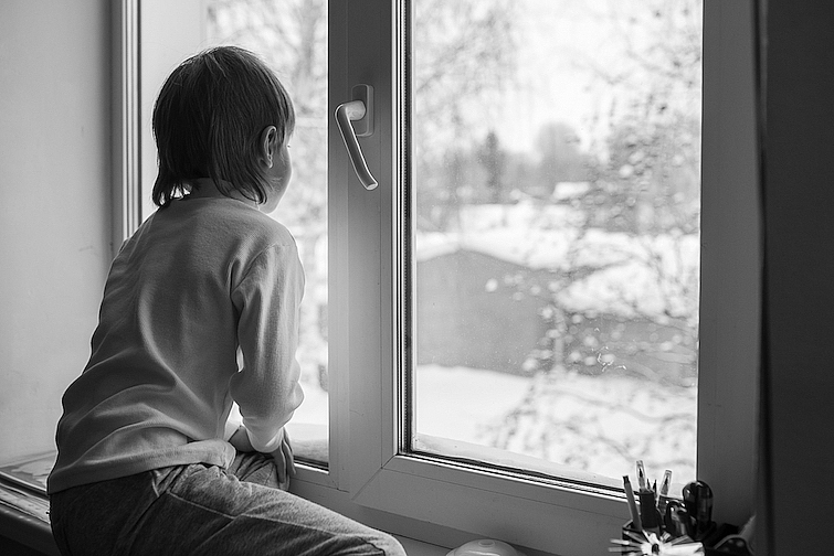 У Харкові 4-річний хлопчик загинув після падіння з вікна - …