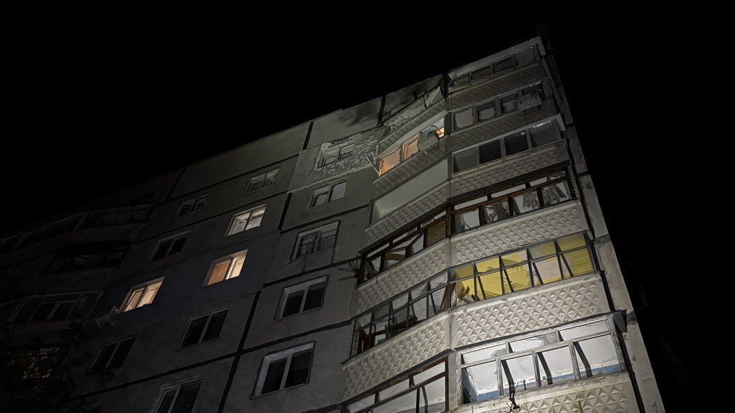 У Харкові 9 травня дрон РФ влучив у багатоповерхівку: є …