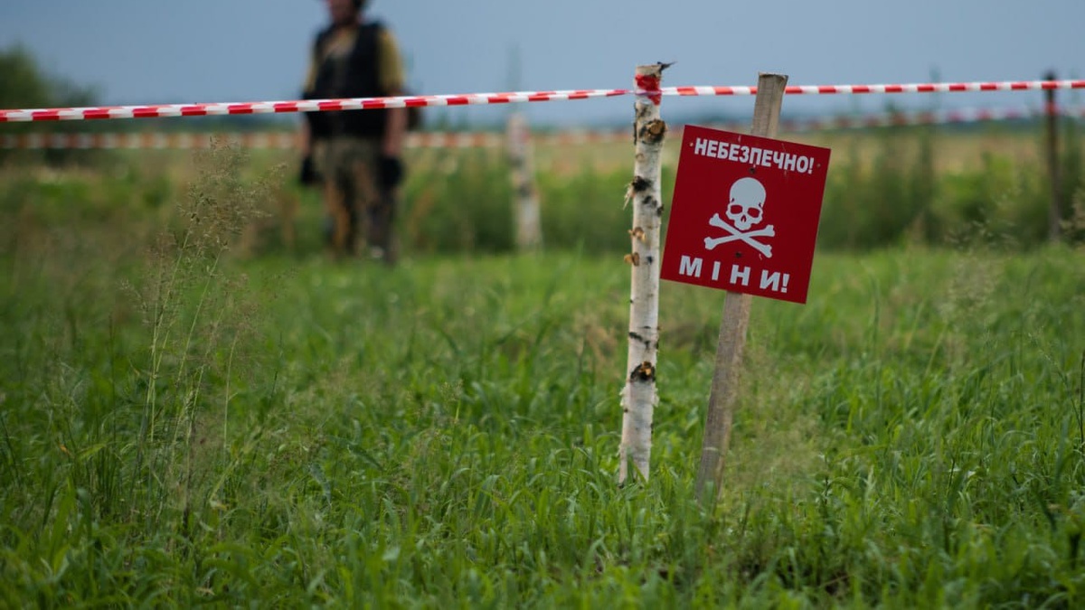 У Харківській області механізатор підірвався на НВП, чоловіка шпиталізовано з …