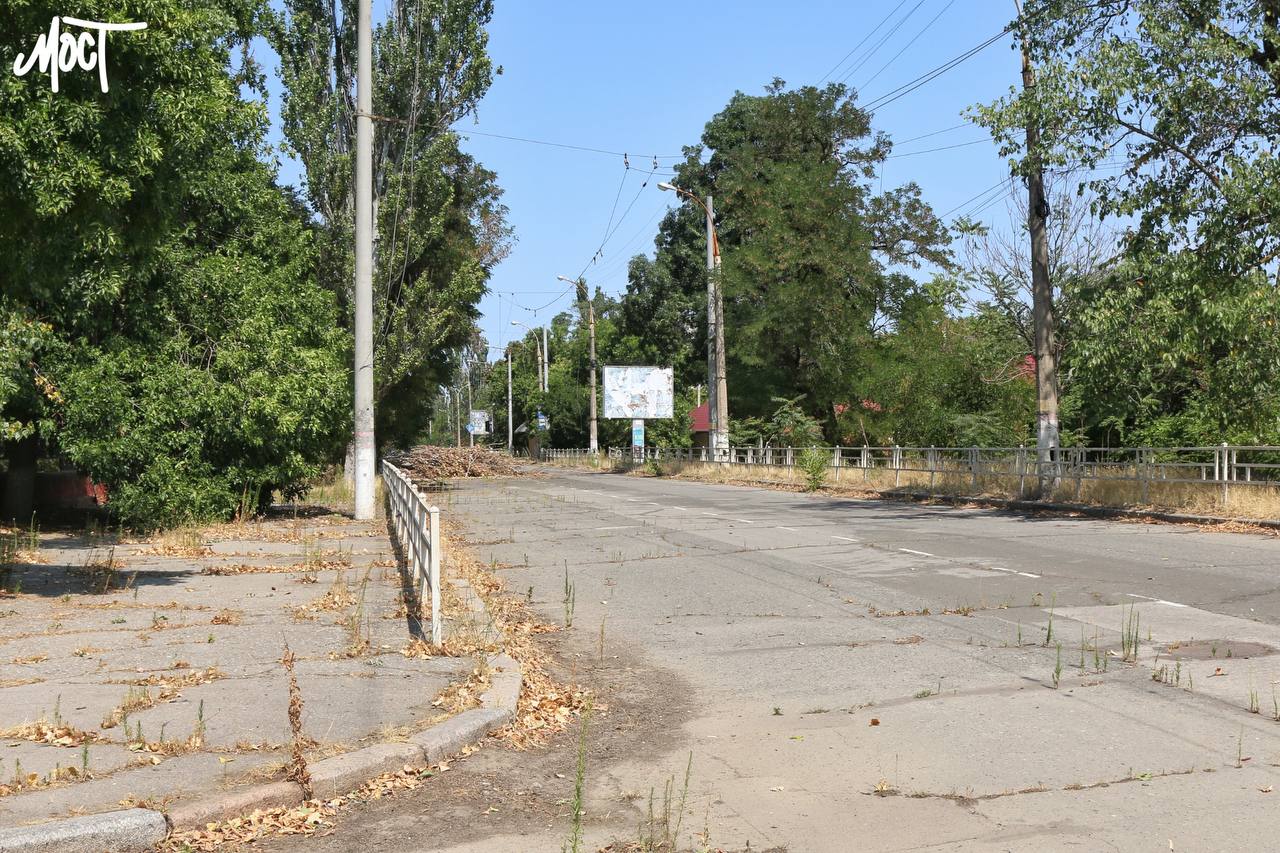 У Херсоні вулиця Перекопська майже знищена внаслідок обстрілів (відео)