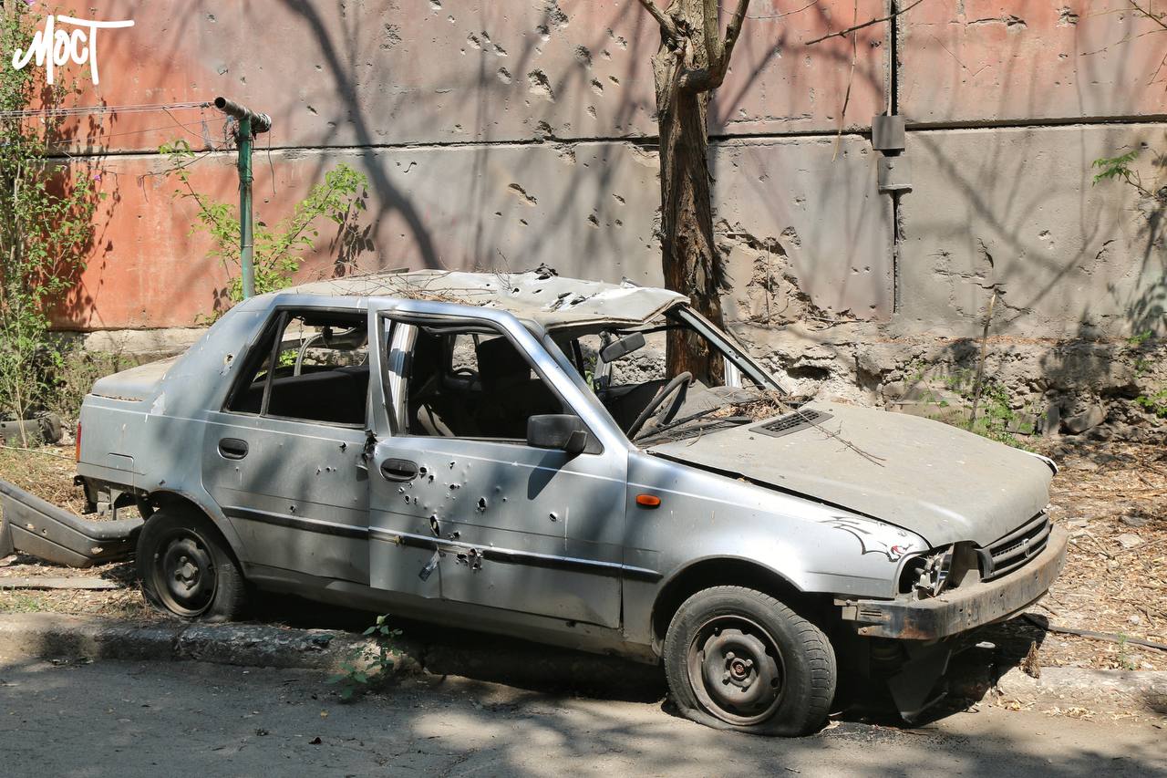 У Херсоні російський дрон атакував цивільне авто: чоловік втратив ногу