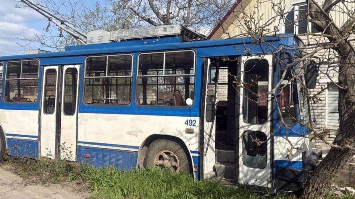 У Херсоні через безпекову ситуацію зупинили рух тролейбусів: доки діятиме …